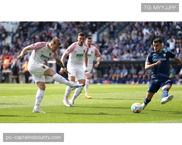 特写：波鸿队长洛西拉在门线前封堵出对手必进的肋部射门后振臂怒吼